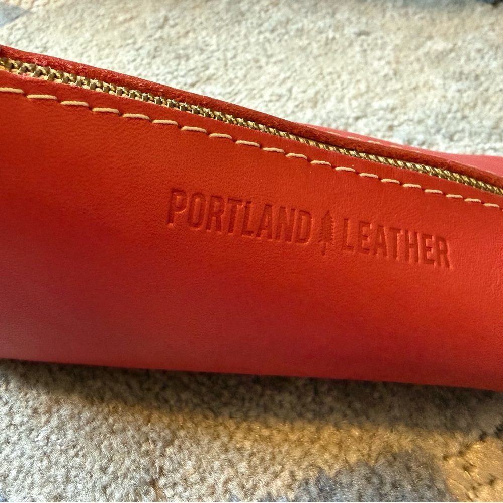Portland Leather Red Zip Key & Card Pouch - Picture 2 of 7